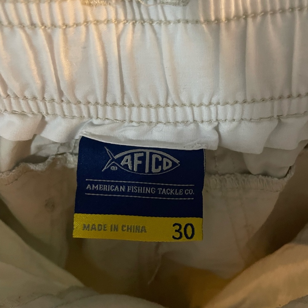 AFTCO White Casual Shorts Versatile Design